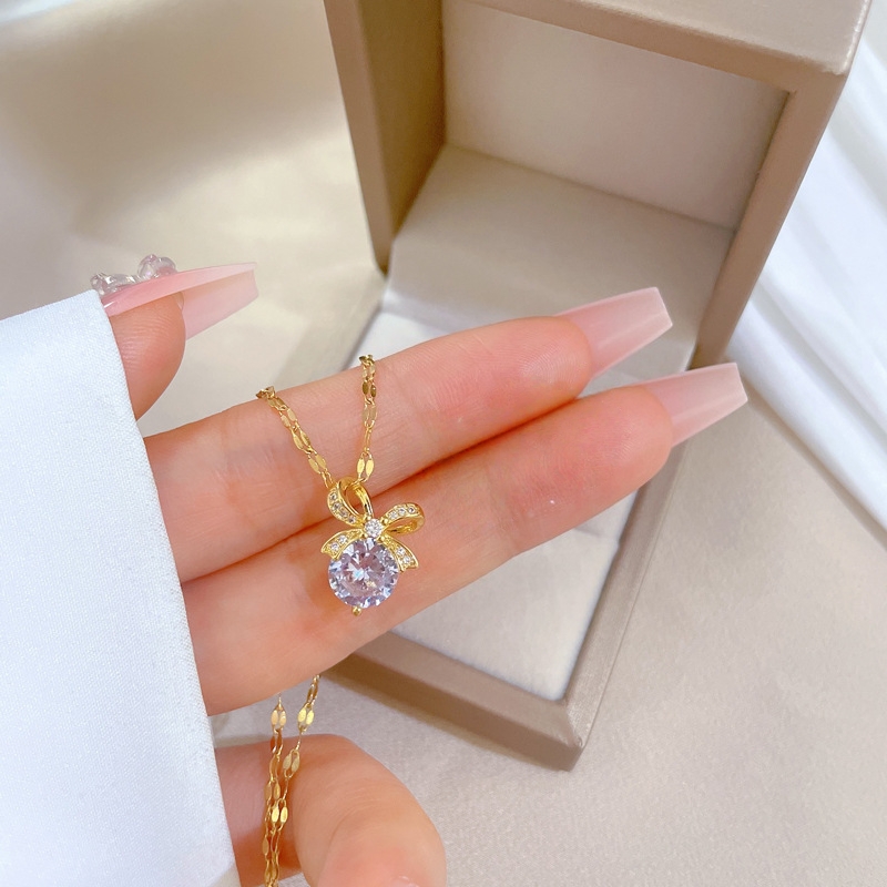 Modny luksusowy wisiorek z mot – Butterfly Clasp Deployant recenzja i cena